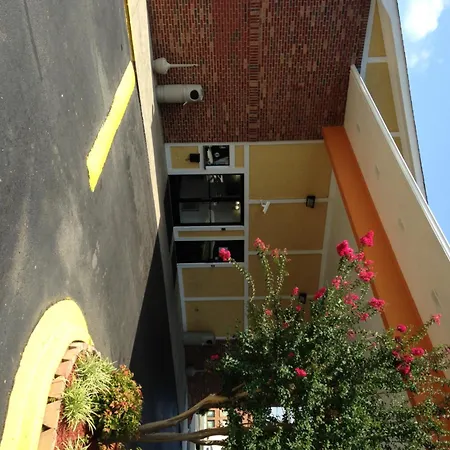Super 8 By Wyndham Charlotte University-2