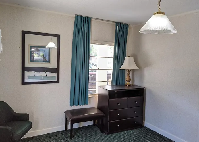Azalea Inn & Suites Wilmington