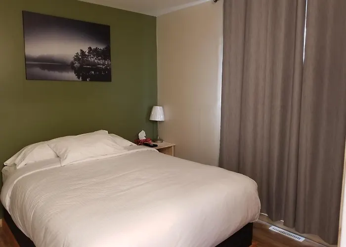Sun Plaza Motel Sundre