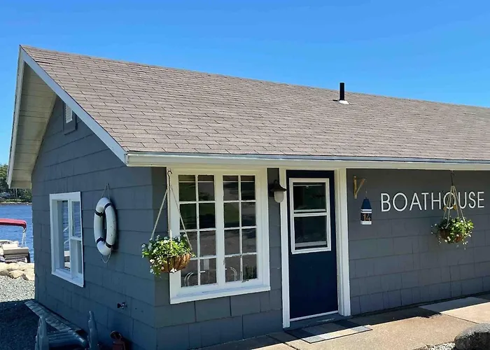 Lighthouse Motel And Cottages Bridgewater