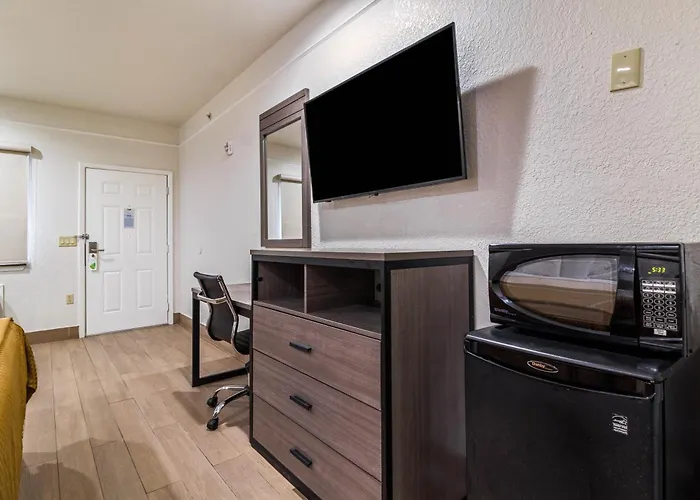 Scottish Inn And Suites Baytown Tx