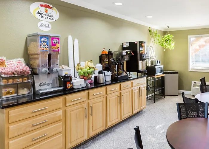 Super 8 By Wyndham Indianapolis-Southport Rd Motel