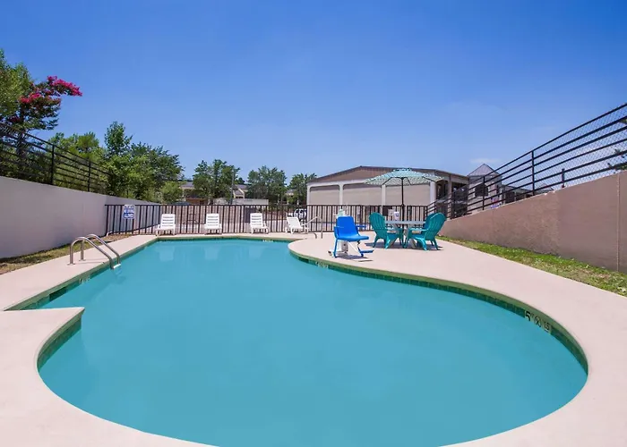 Super 8 By Wyndham Augusta Motel
