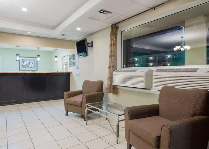 Super 8 By Wyndham Augusta Motel