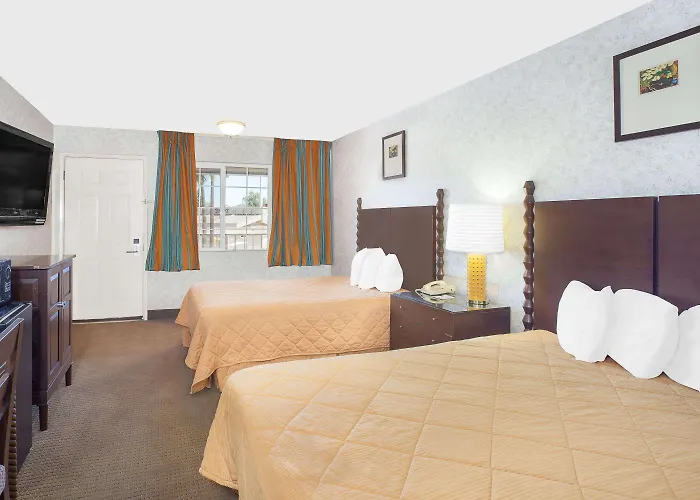 Days Inn By Wyndham Fresno Central