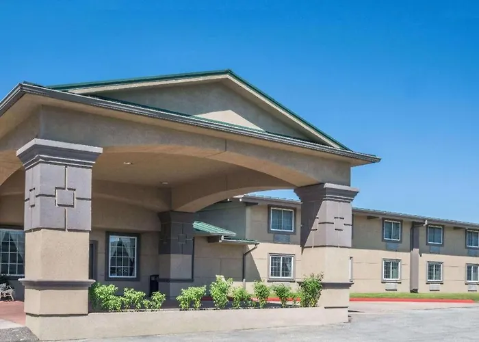 Super 8 By Wyndham Beaumont I-10 College St Motel
