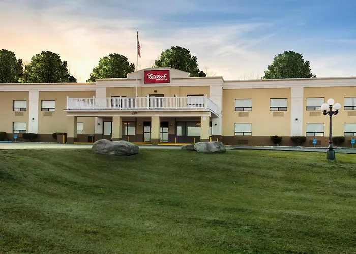 Red Roof Inn & Suites Newburgh - Stewart Airport West Point New Windsor