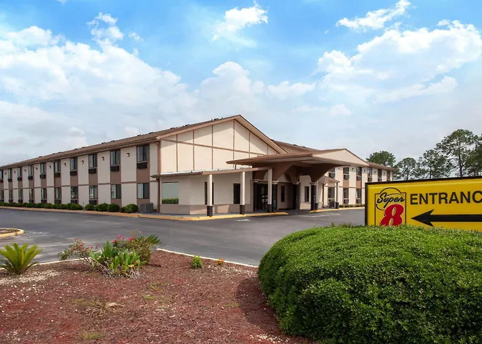 Super 8 By Wyndham Waycross Ga Motel