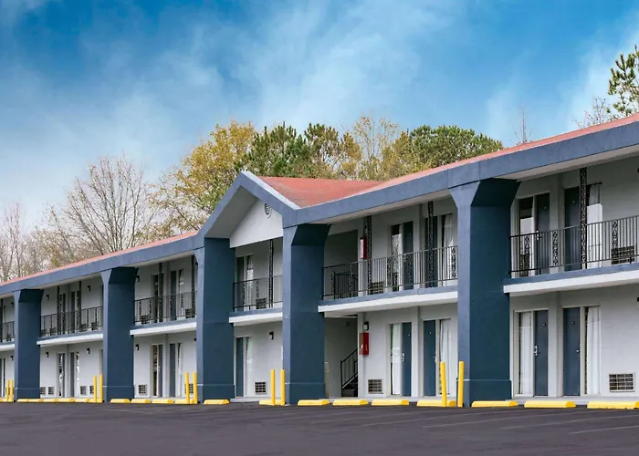 Super 8 By Wyndham Locust Grove Motel