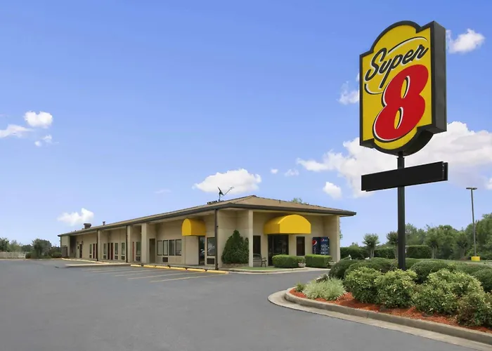Super 8 By Wyndham Tupelo Airport Motel