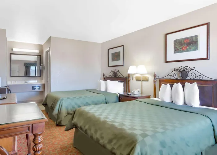 Days Inn By Wyndham Kingman East