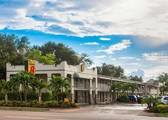 Super 8 By Wyndham Bradenton Sarasota Area Motel