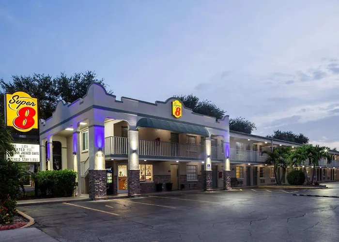 Super 8 By Wyndham Bradenton Sarasota Area Motel