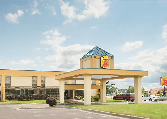 Super 8 By Wyndham Wichita South Motel