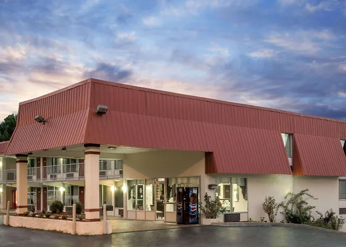 Super 8 By Wyndham Kingsport /I-81 Motel