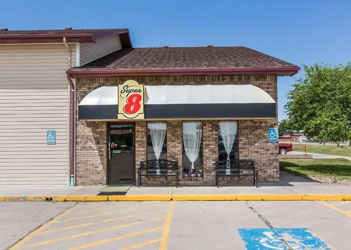 Super 8 By Wyndham Wayne Hotel