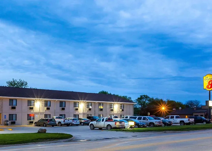 Super 8 By Wyndham Storm Lake