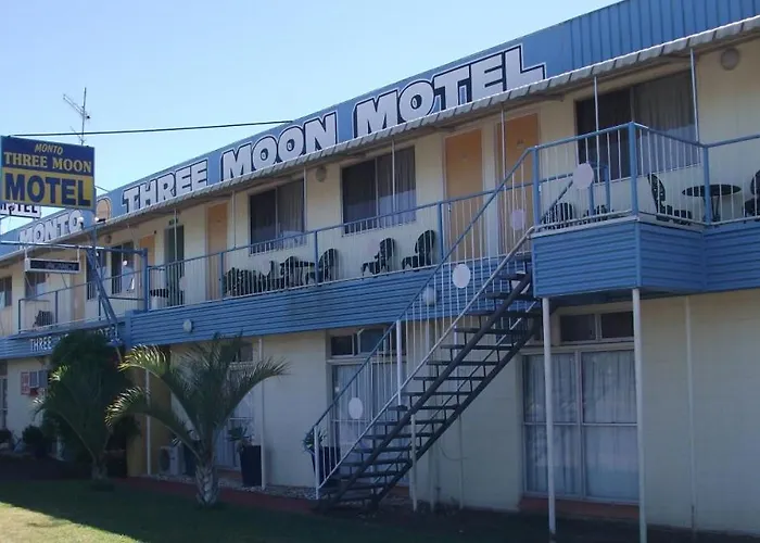 Three Moon Motel Monto