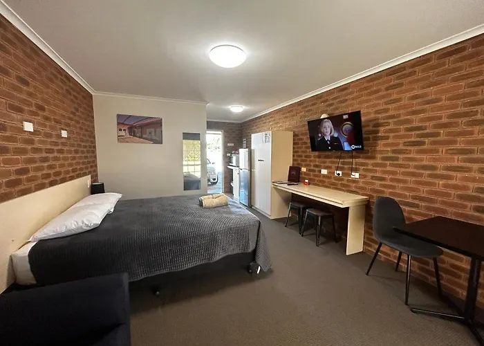 Balranald Colony Inn Motel