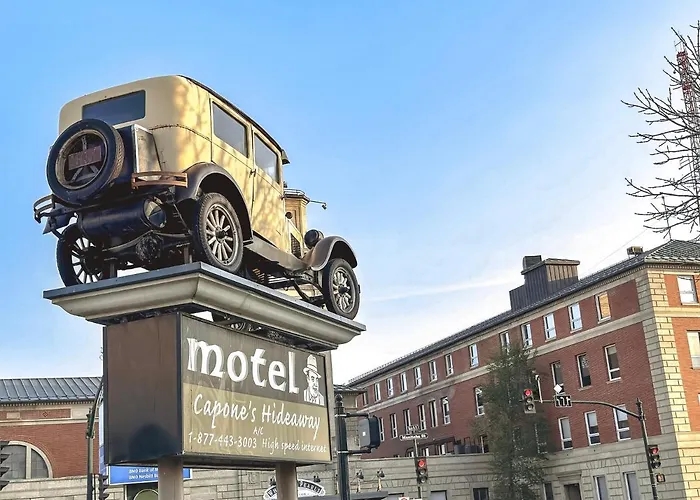 Capone'S Hideaway Motel Moose Jaw