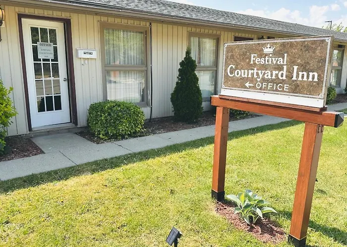 Festival Courtyard Inn Stratford