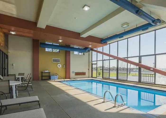Red Roof Inn & Suites Cleveland - Elyria