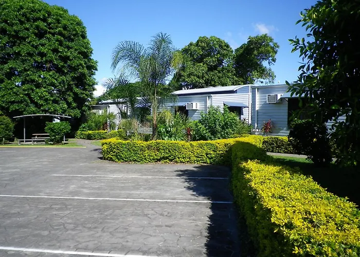 Tin Can Bay'S Sleepy Lagoon Motel