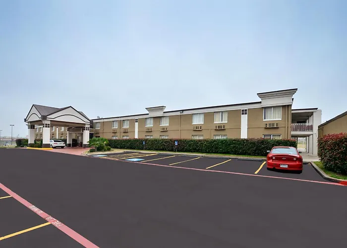 Super 8 By Wyndham Grand Prairie North Motel
