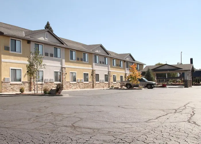 Super 8 By Wyndham Montrose Motel