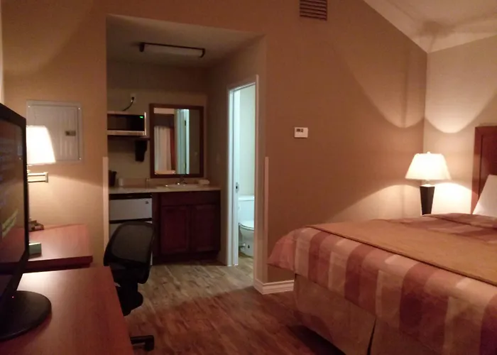 Fieldhouse Inn & Conference Center Kenedy