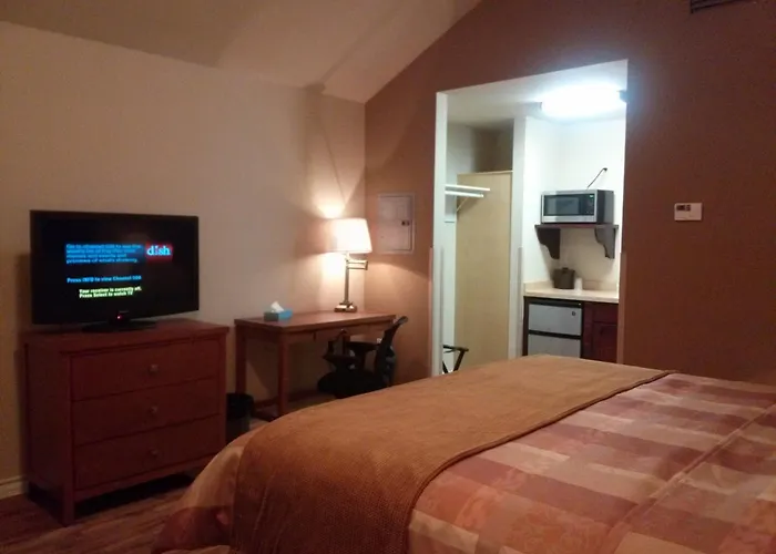 Fieldhouse Inn & Conference Center Kenedy