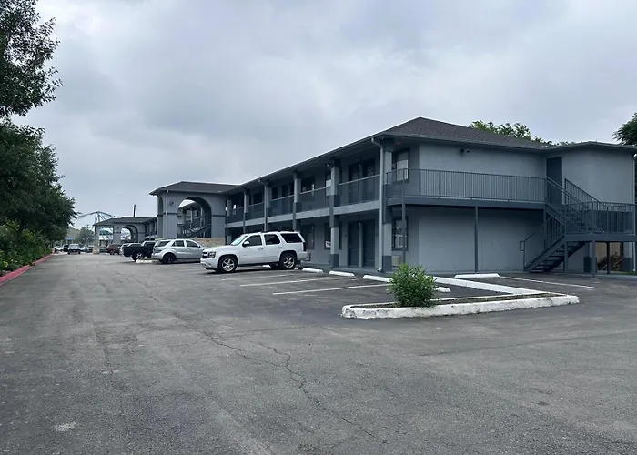 Mustang Inn And Suites San Antonio