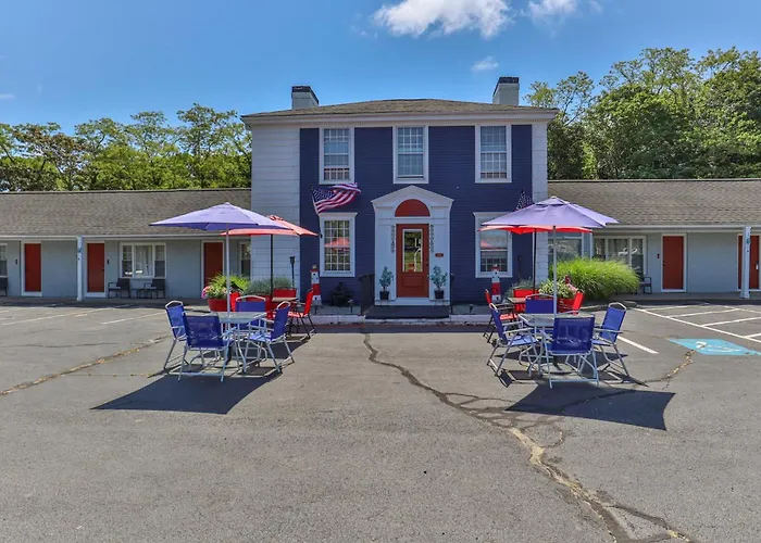 Olde Tavern Motel And Inn - Cape Cod Orleans