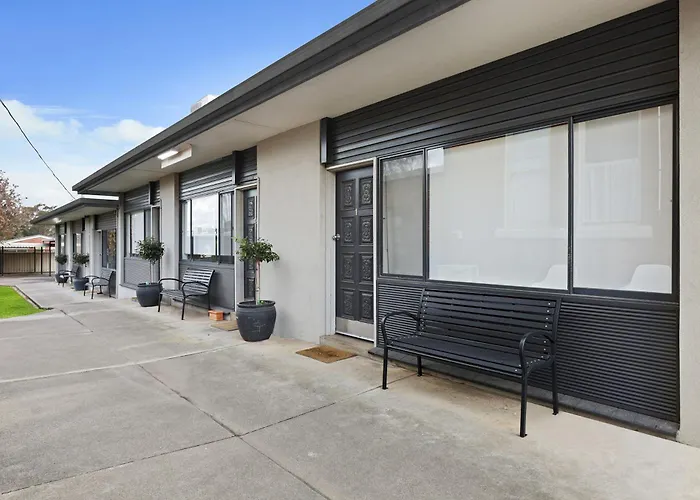 Hamilton Lakeside Motel