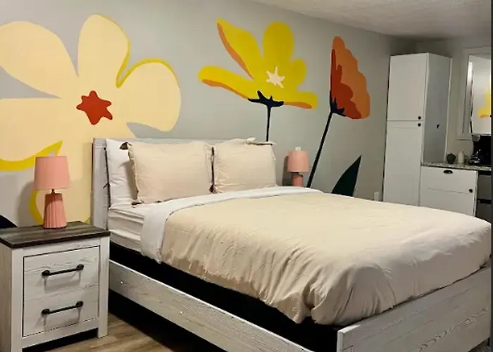 Wildflower Room At The Trailblazer Unit 9 Townsend