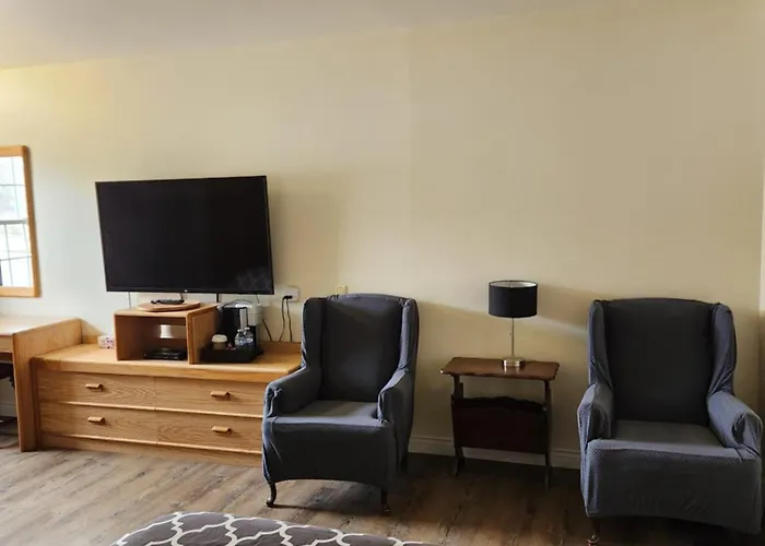 Covered Bridge Inn & Suites Sussex