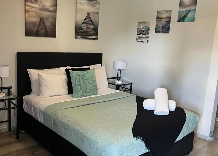 Jackie Howe Motel Warwick