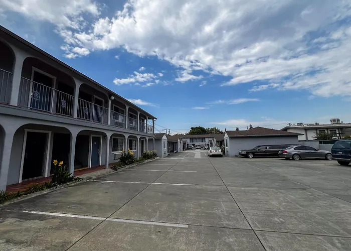 Deluxe Inn Hayward