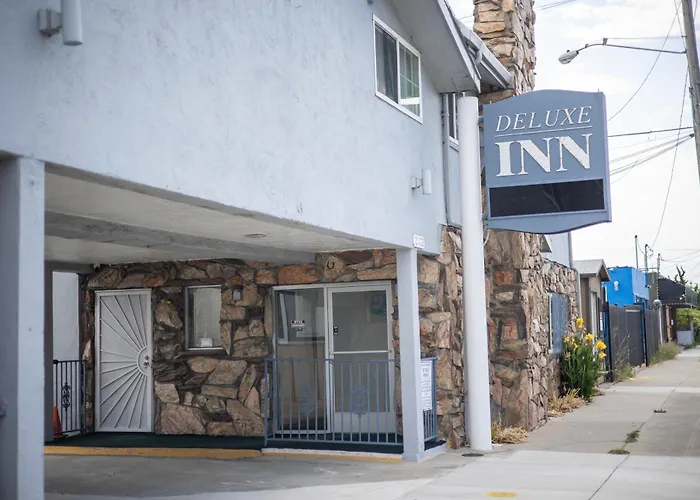 Deluxe Inn Hayward