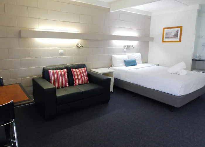 Mayfair Motel West Wyalong
