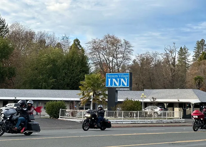 Western Village Inn-Newly Renovated Willits