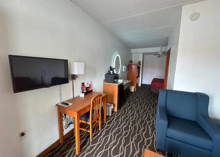 Econo Lodge Inn & Suites Albany