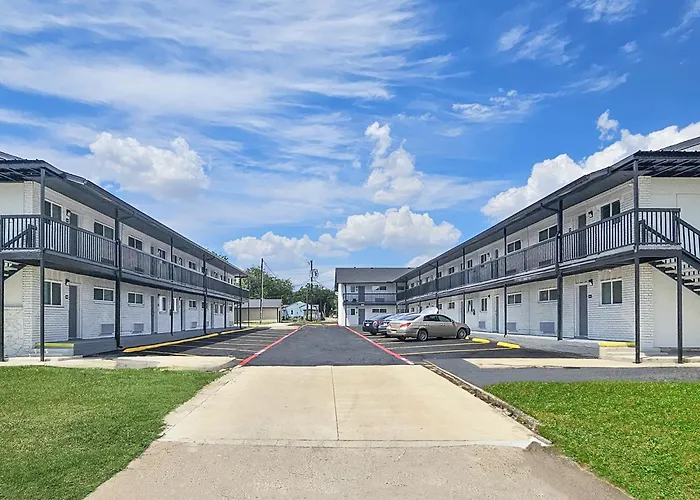 1902 Studios Grand Prairie