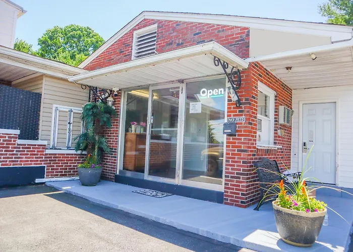 The Lancaster Motel By Oyo Ronks Near Paradise