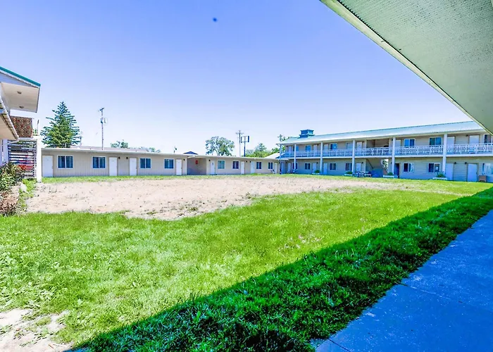 Country Hearth Inn & Suites By Oyo Sturgis