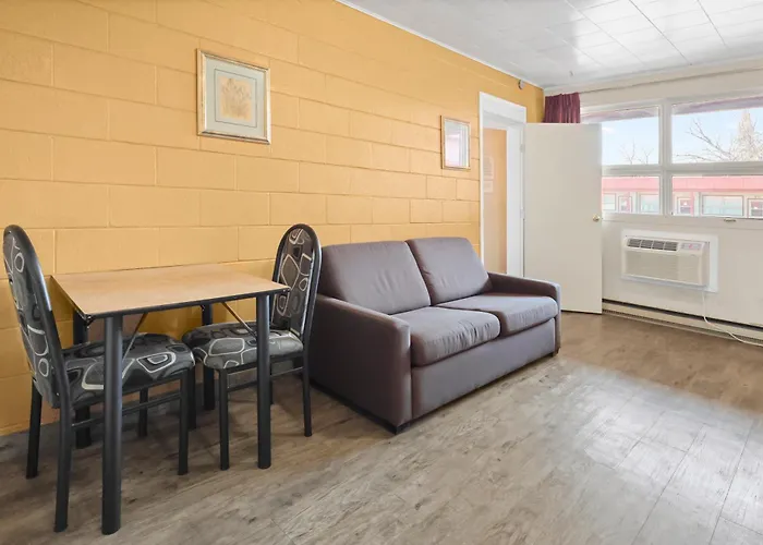 Dauphin Inn Express