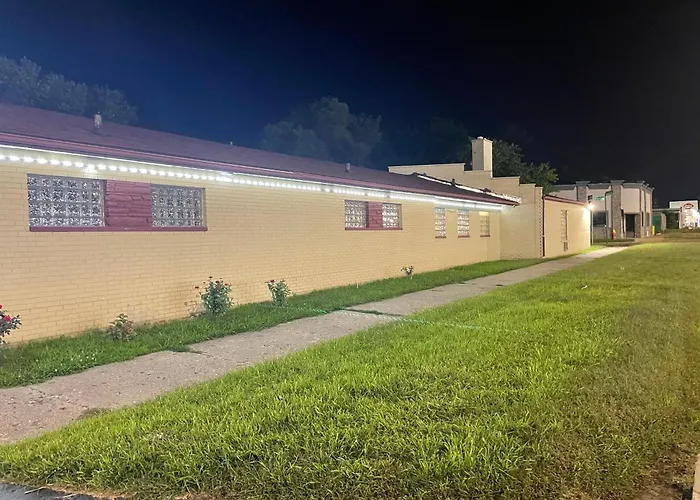 Deluxe Inn Motel Detroit