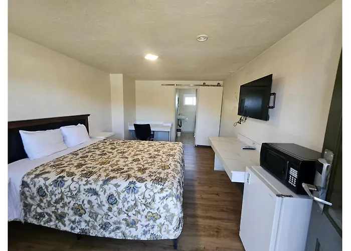 Del Rancho Motel By Townhouse Portland Or Hwy 205