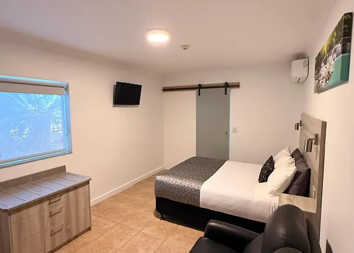 Childers Oasis Motel