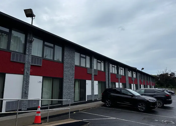 Ramada By Wyndham Kingston Motel